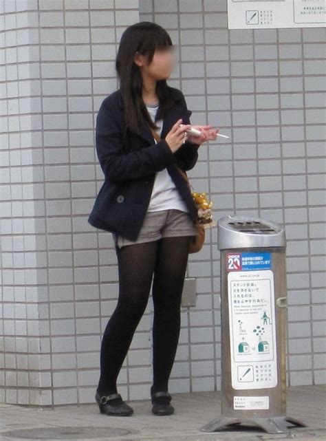 ホットパンツ盗撮エロ画像222枚！ハミケツしまくりギャルたち。